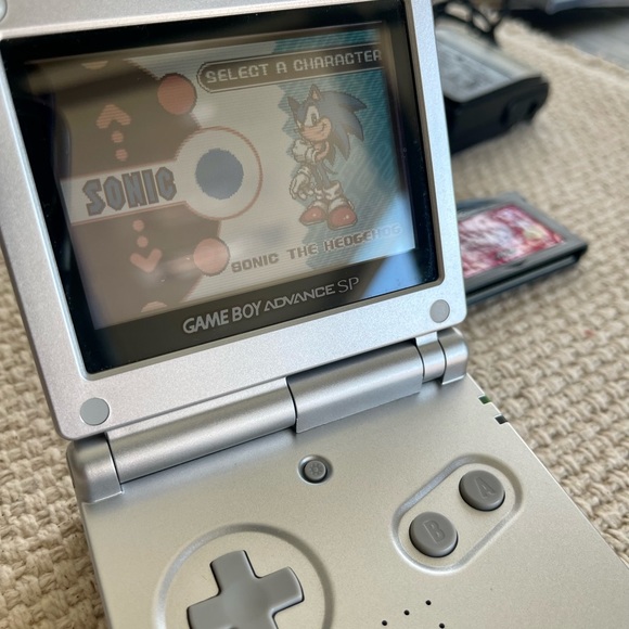 Nintendo GameBoy Advance SP Platinum Silver - Picture 15 of 16